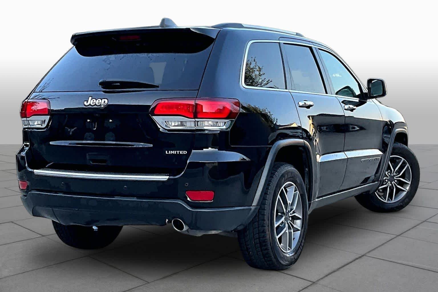 Used 2020 Diamond Black Crystal Pearlcoat Jeep Limited image 12