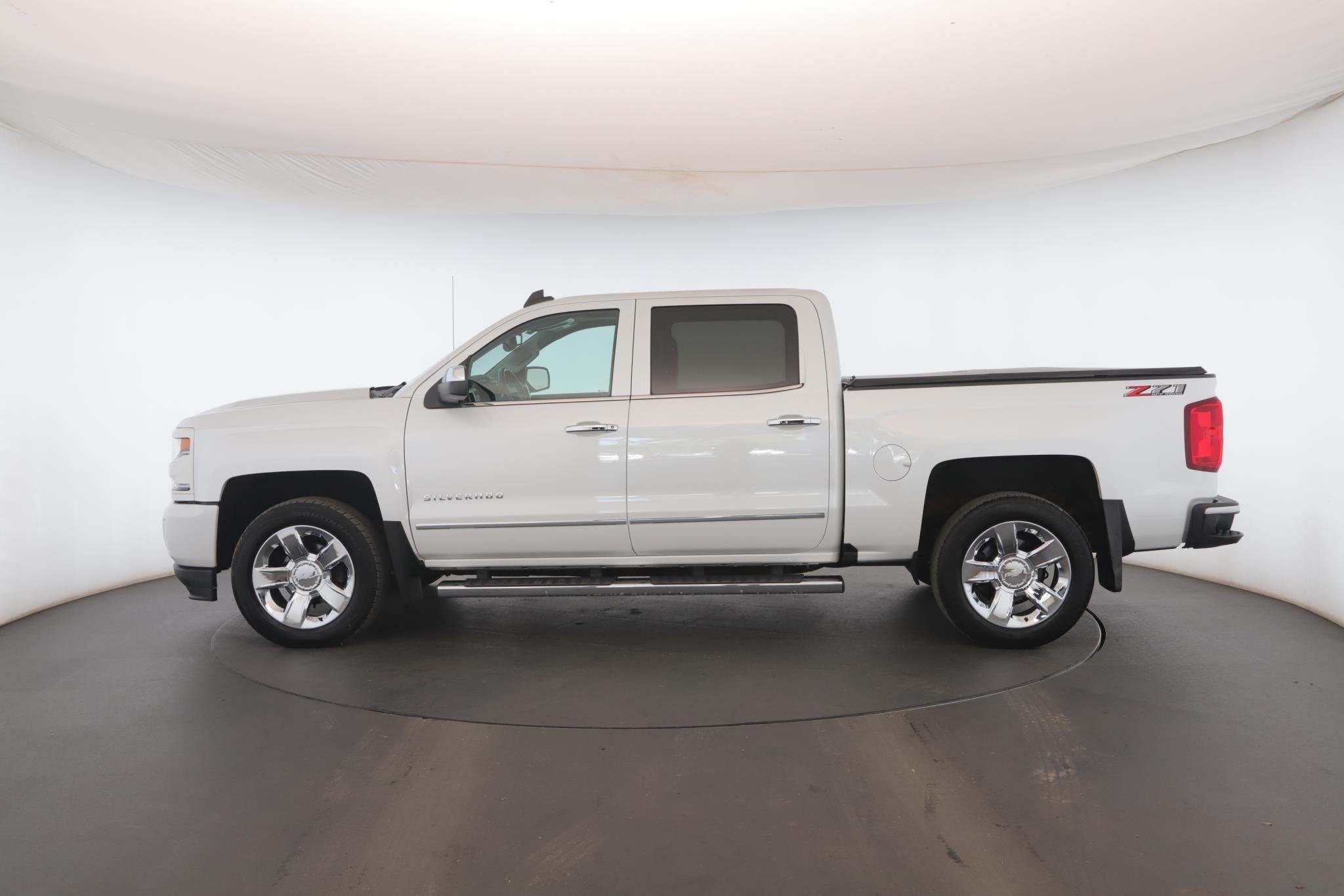 Used 2018 Iridescent Pearl Tricoat Chevrolet 4WD Crew Cab 143.5 LTZ w/2LZ image 21