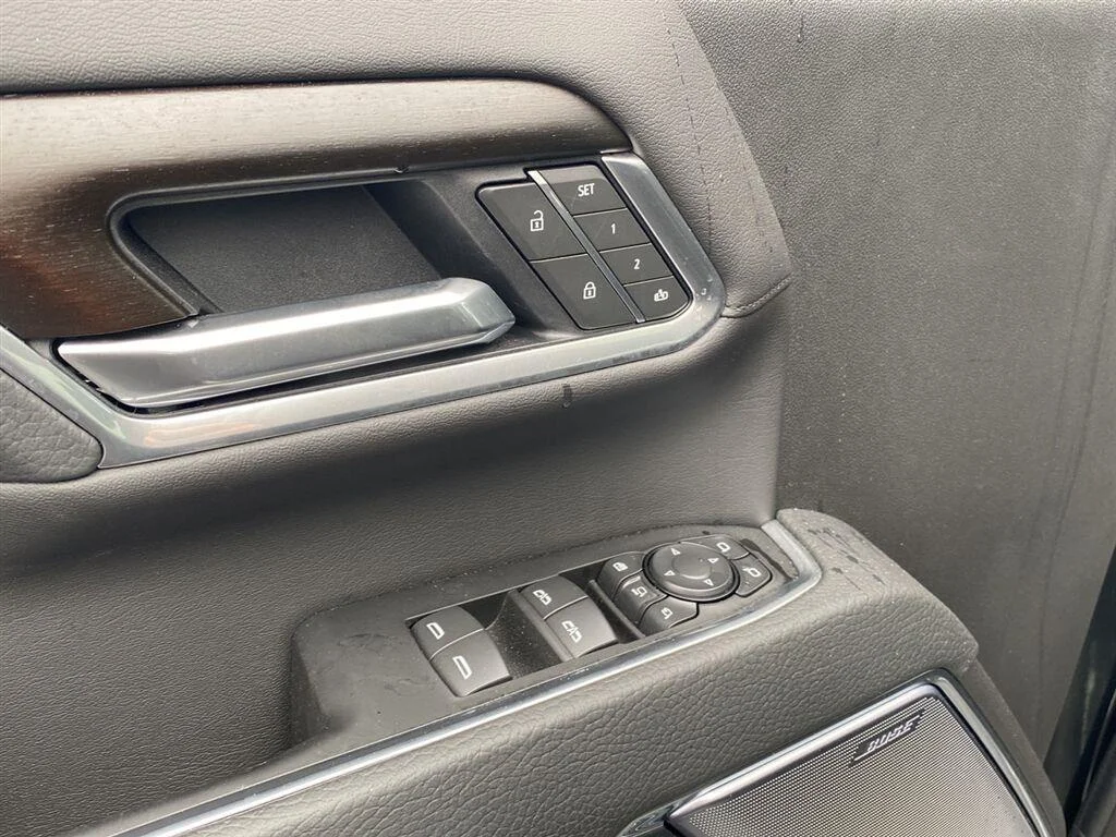 Used 2025 Onyx Black GMC Denali image 16