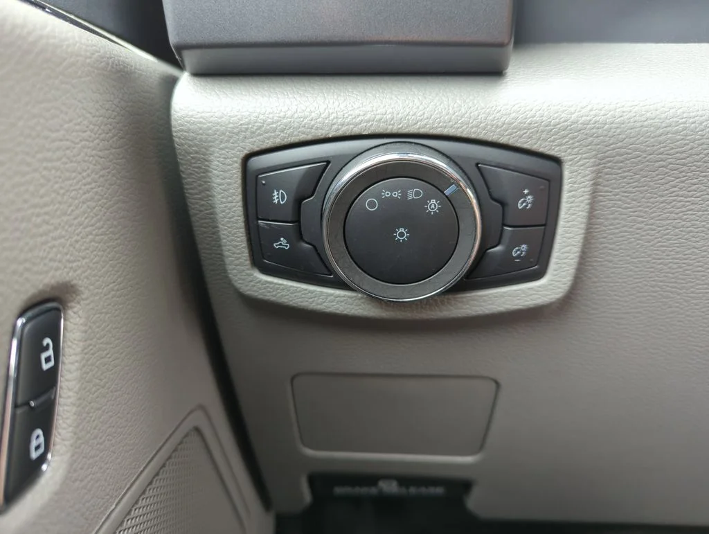 Used 2022 Silver Ford XLT image 19