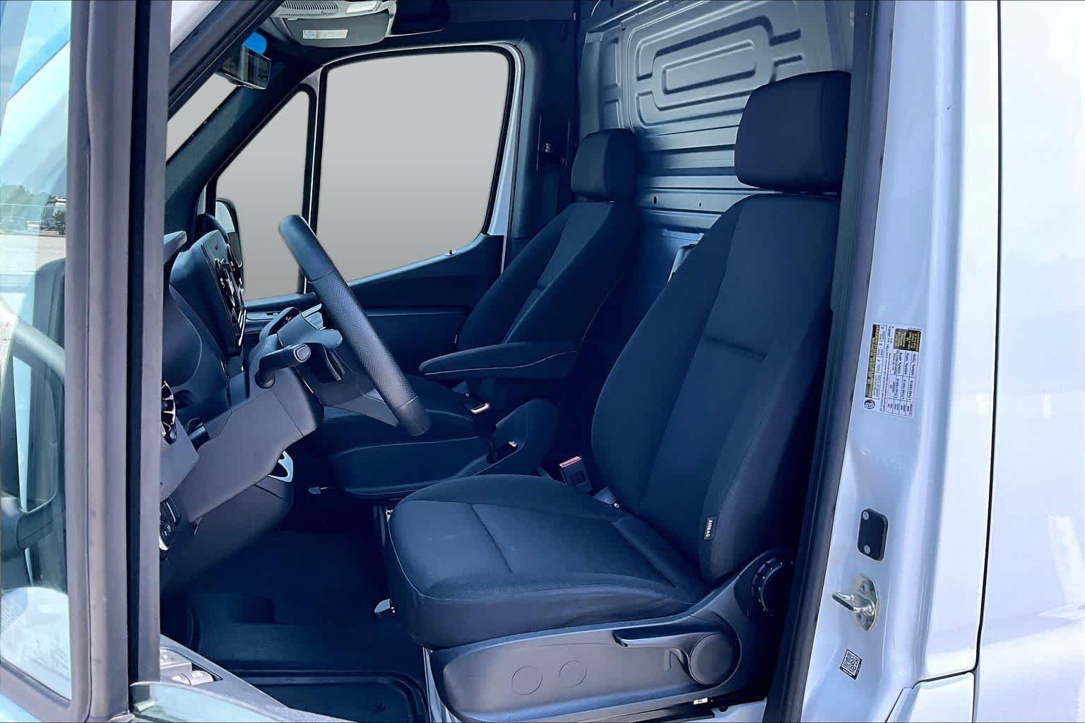 Used 2025 Arctic White Mercedes-Benz  image 8