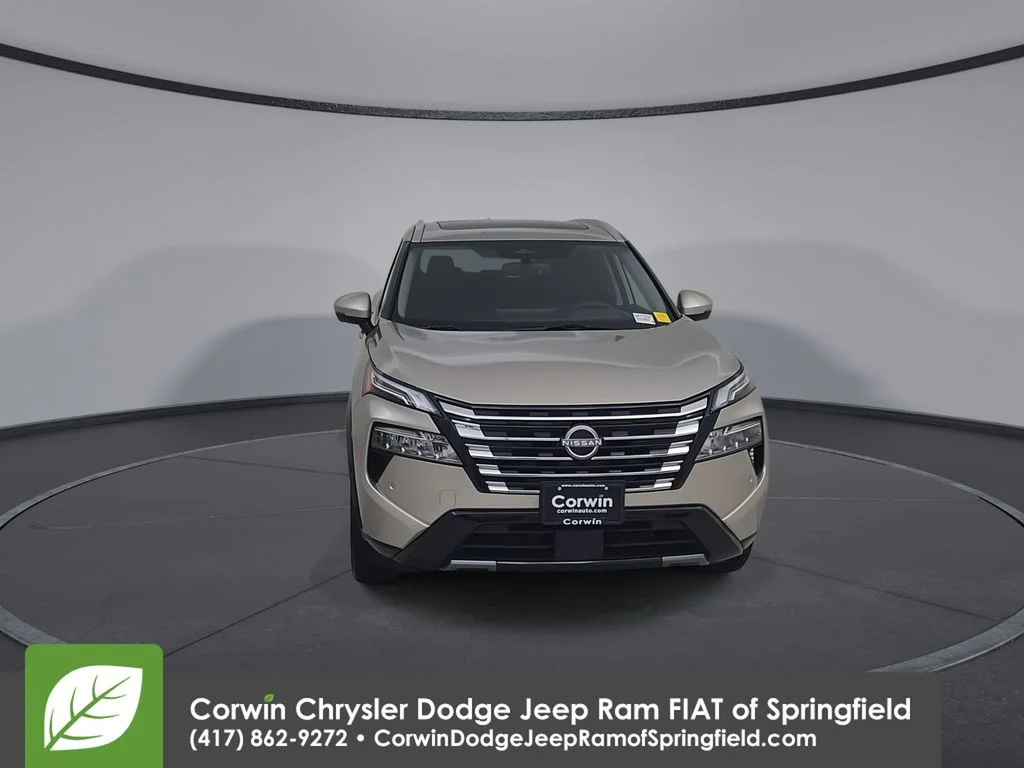 Used 2026 Gold Nissan Platinum image 5