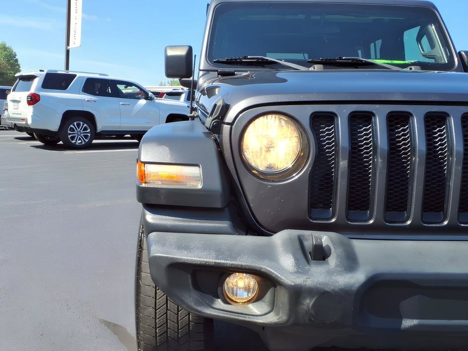 Used 2019 Granite Crystal Metallic Clearcoat Jeep Sport Altitude image 10