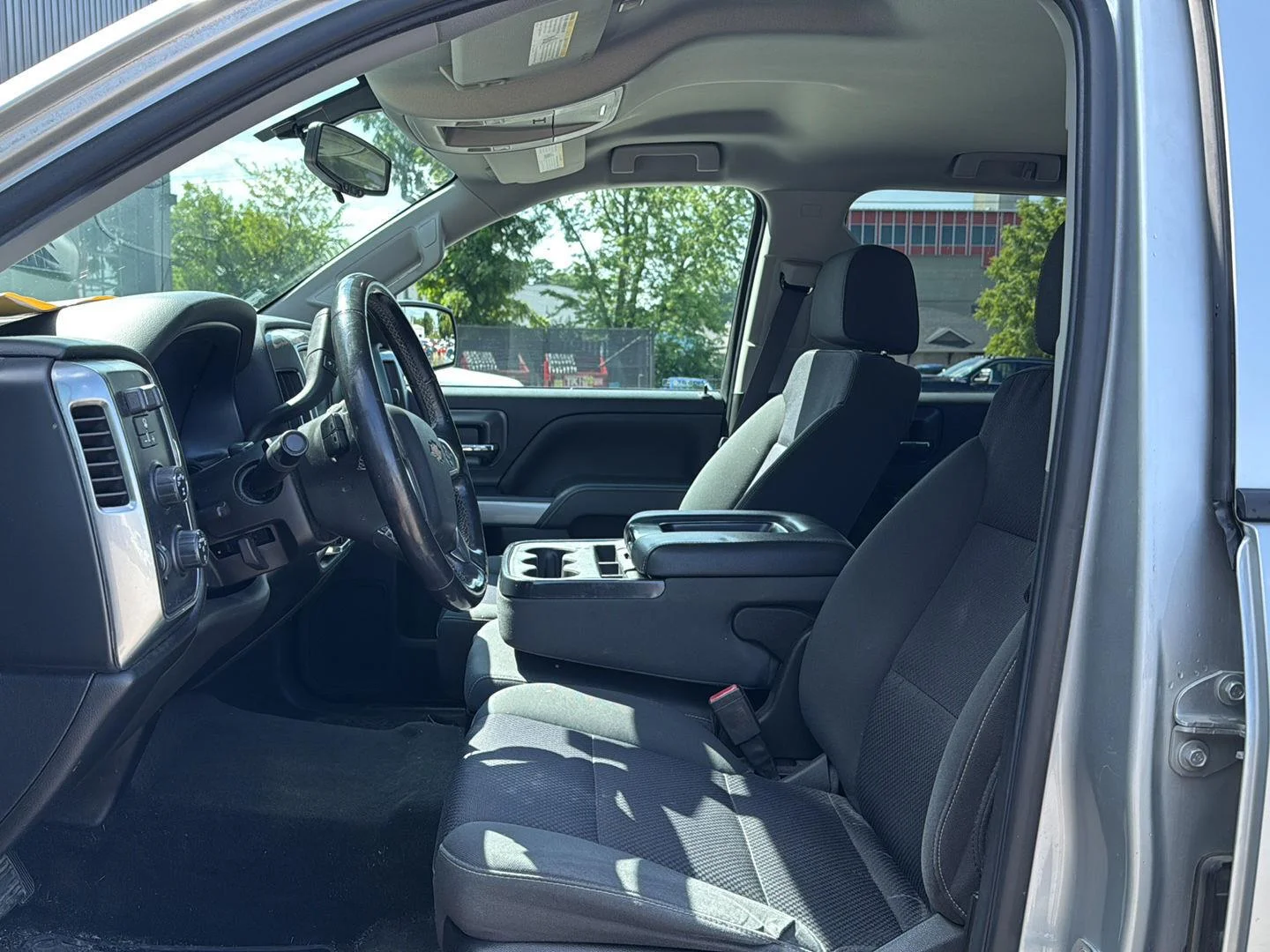 Used 2018 Silver Ice Metallic Chevrolet LT image 9