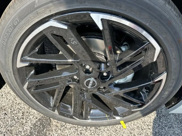 New 2026 Atlantic Gray Metallic / Super Black Two-tone Nissan SR image 28
