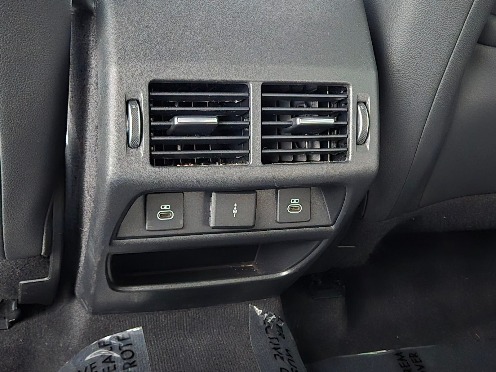Used 2022 Silicon Silver Premium Metallic Land Rover SE R-Dynamic image 14