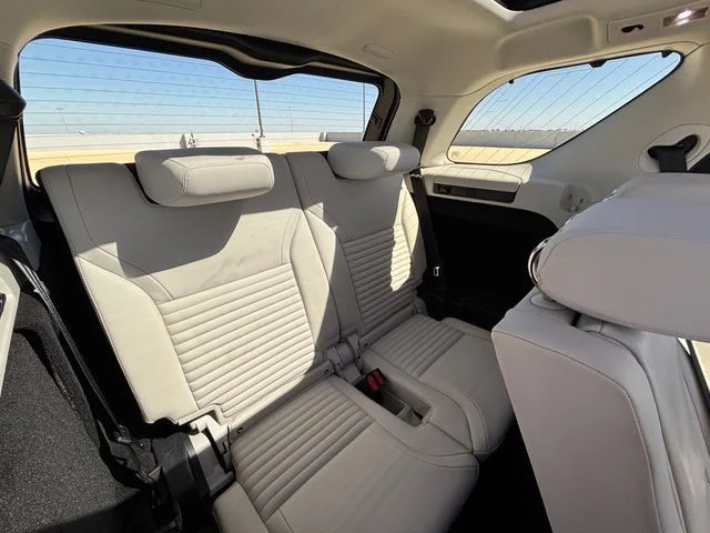 Used 2025  Land Rover S image 18