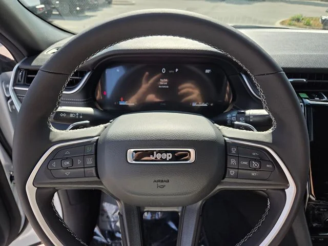 New 2026 Bright White Clear-Coat Exterior Paint Jeep Laredo X image 29