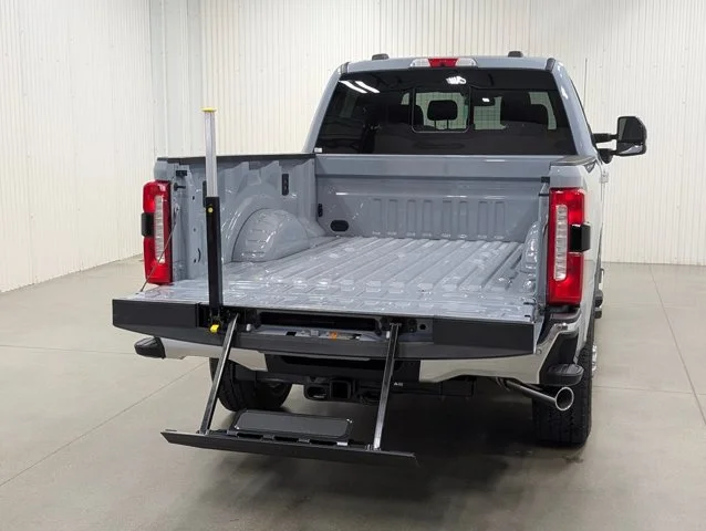 New 2026 Glacier Gray Metallic Tri-Coat Ford F-250® Lariat® image 65