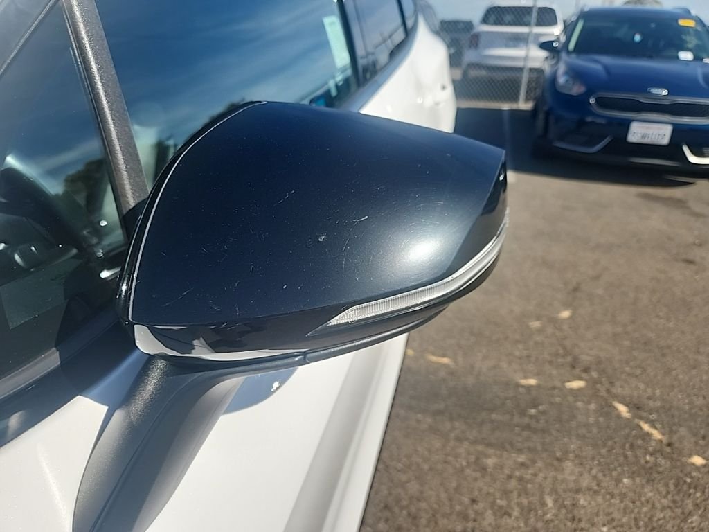 Used 2023 White Kia X-Line image 7
