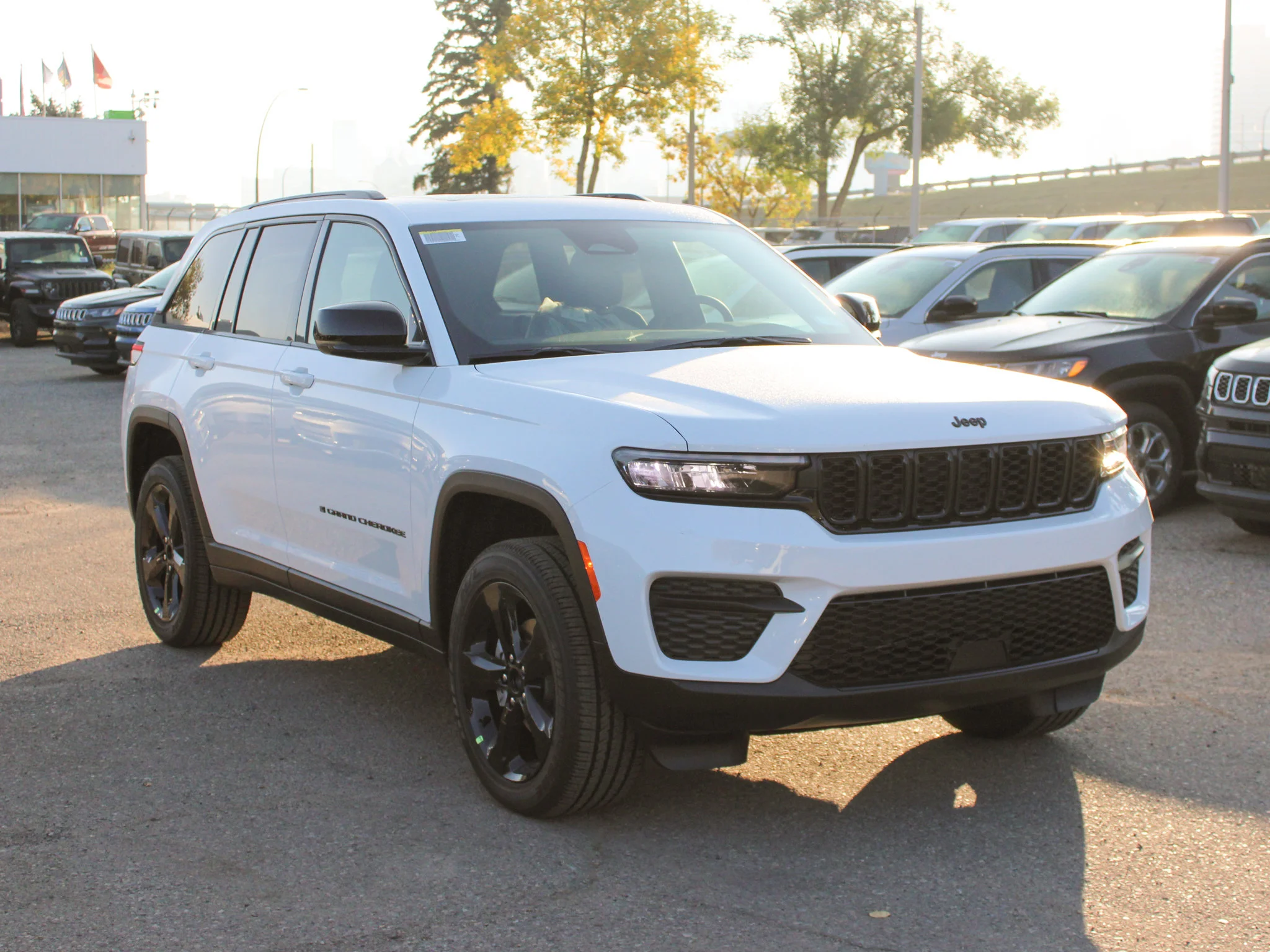 New 2025 White Jeep Altitude* 4x4, Sunroof, Trailer Tow Pkg, Remote Start image 6
