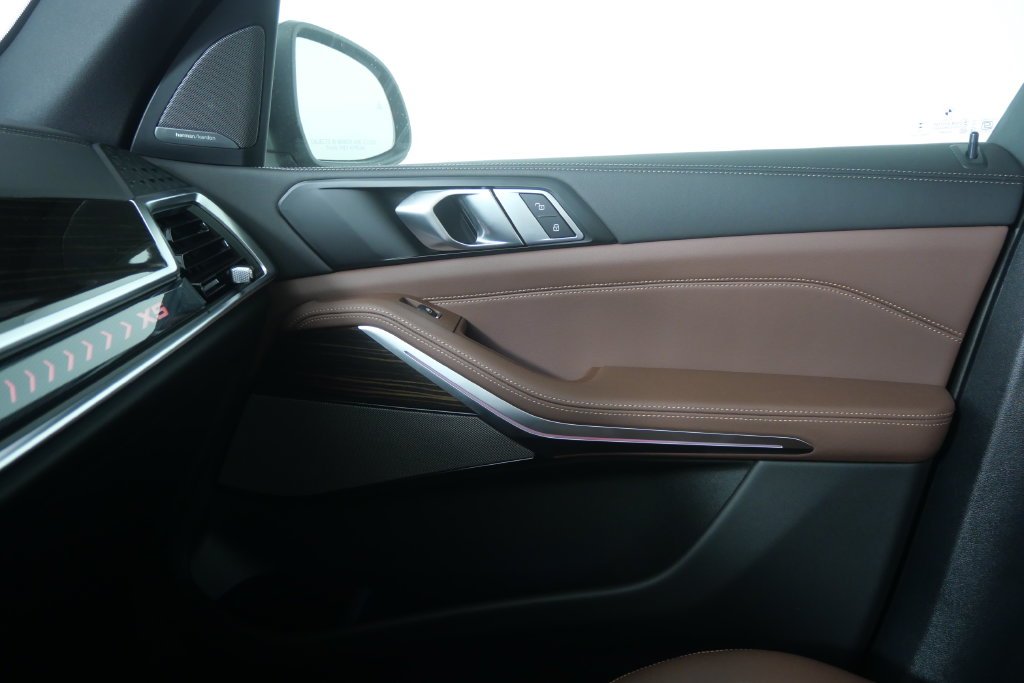 New 2026 Green Metallic BMW xDrive50e image 24