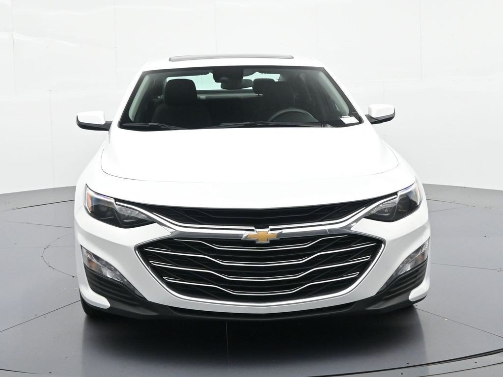 Used 2024 Summit White Chevrolet LT 1LT image 3