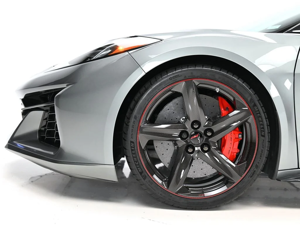 Used 2024 Gray Metallic Chevrolet Z06 image 26