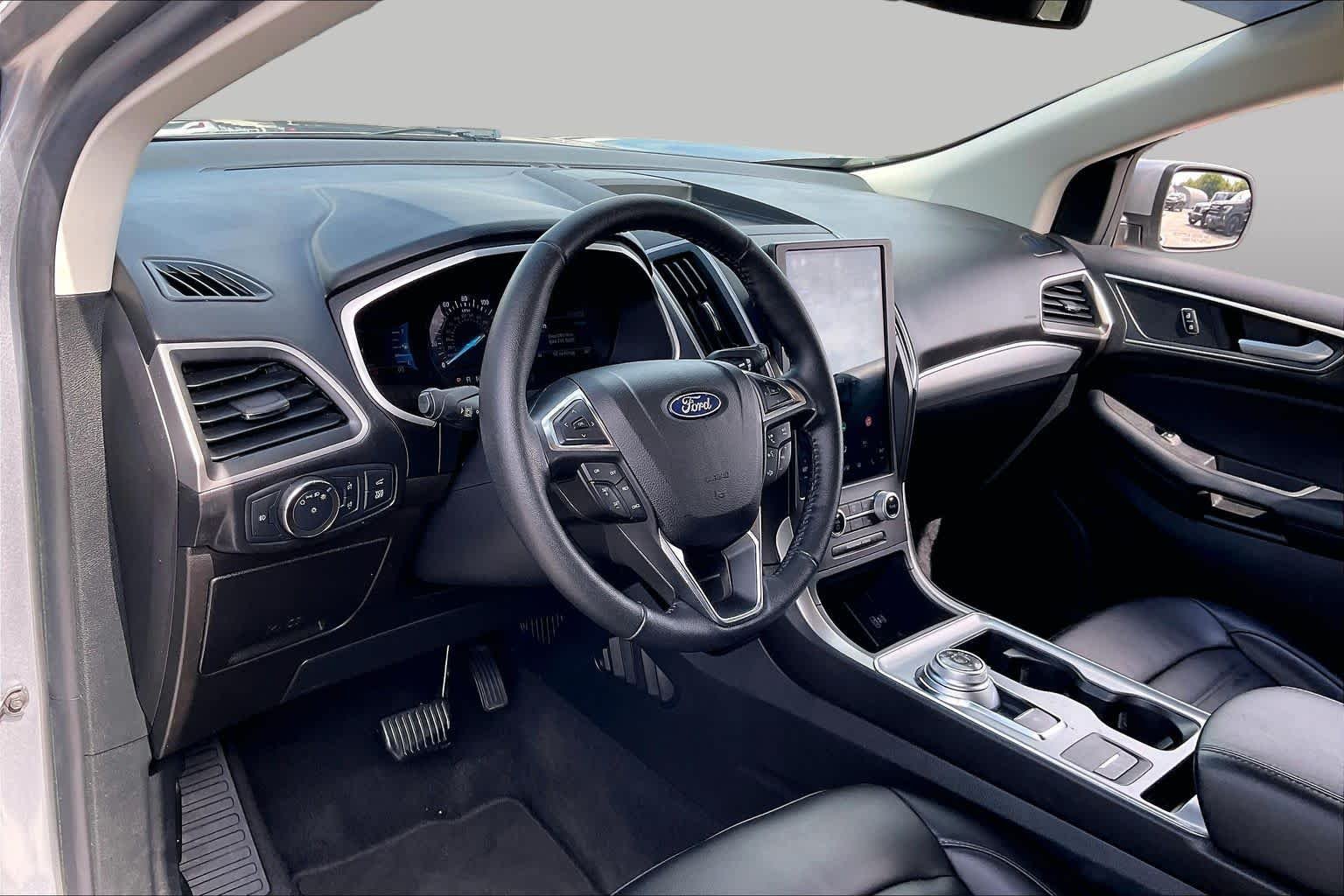 Used 2021 Iconic Silver Ford SEL image 17