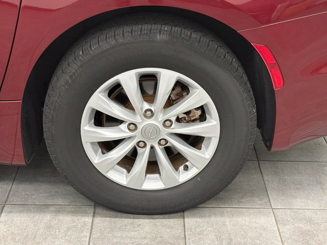 Used 2017 Red Chrysler Touring L image 7