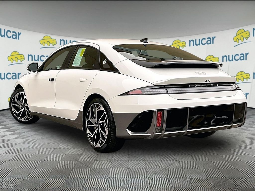 Used 2025 White Hyundai SEL image 4