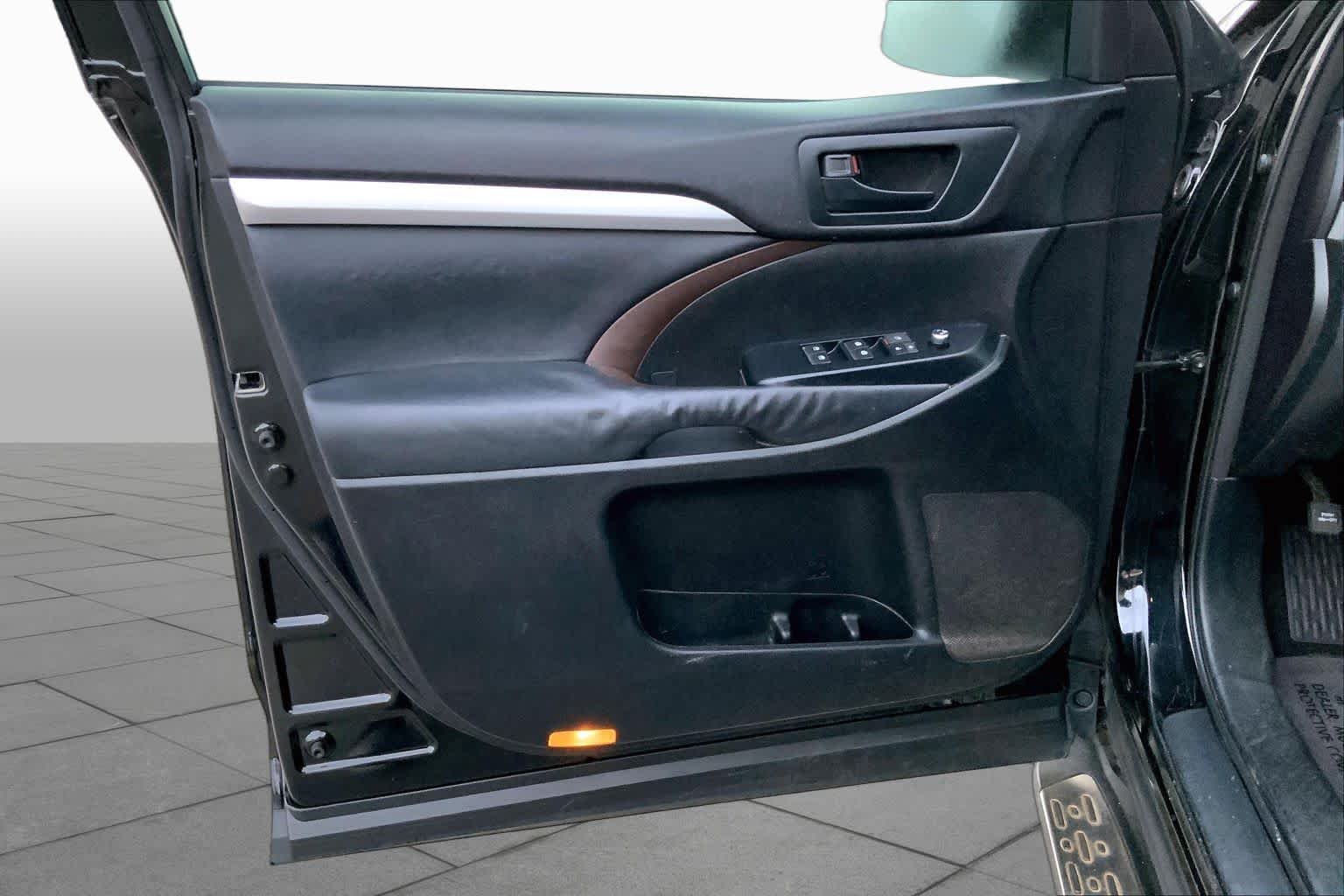 Used 2014 Attitude Black Metallic Toyota LE Plus image 21