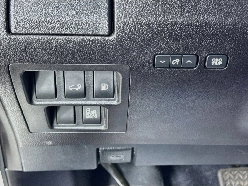 Used 2015 Silver Lexus 350 image 11