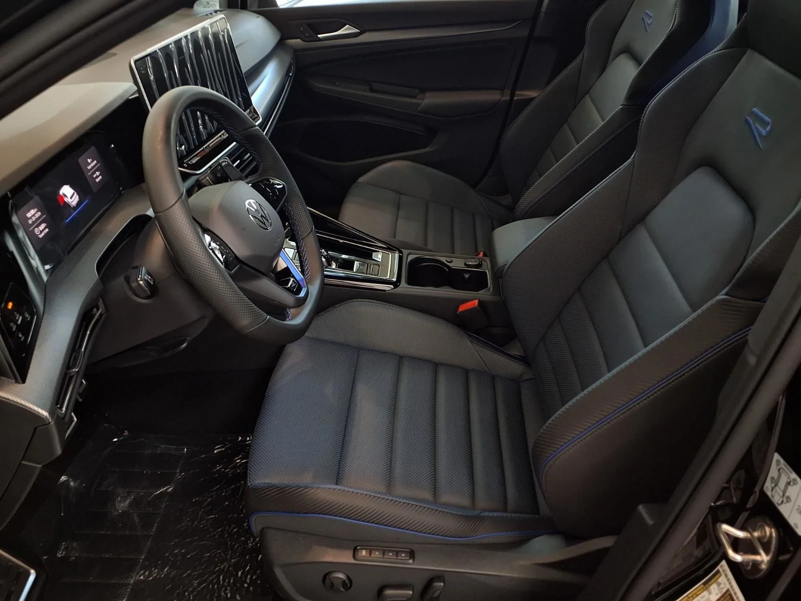 New 2026 Mythos Black Metallic Volkswagen 2.0T image 16