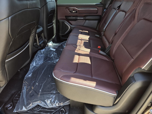 New 2027 Diamond Black Crystal Pearl-Coat Exterior Paint RAM Limited image 18