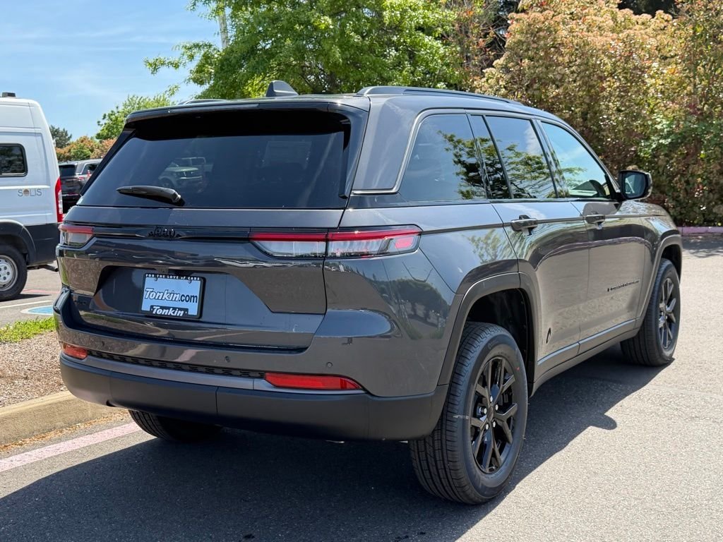 New 2026 Baltic Gray Metallic Clearcoat Jeep Altitude image 7