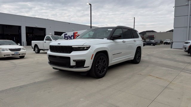 Used 2025 White Jeep Summit image 7