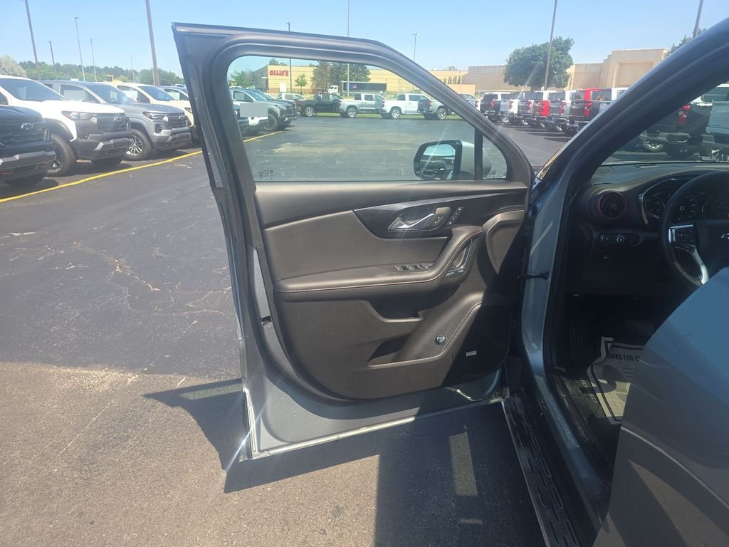 Used 2025 Sterling Gray Metallic Chevrolet RS image 17