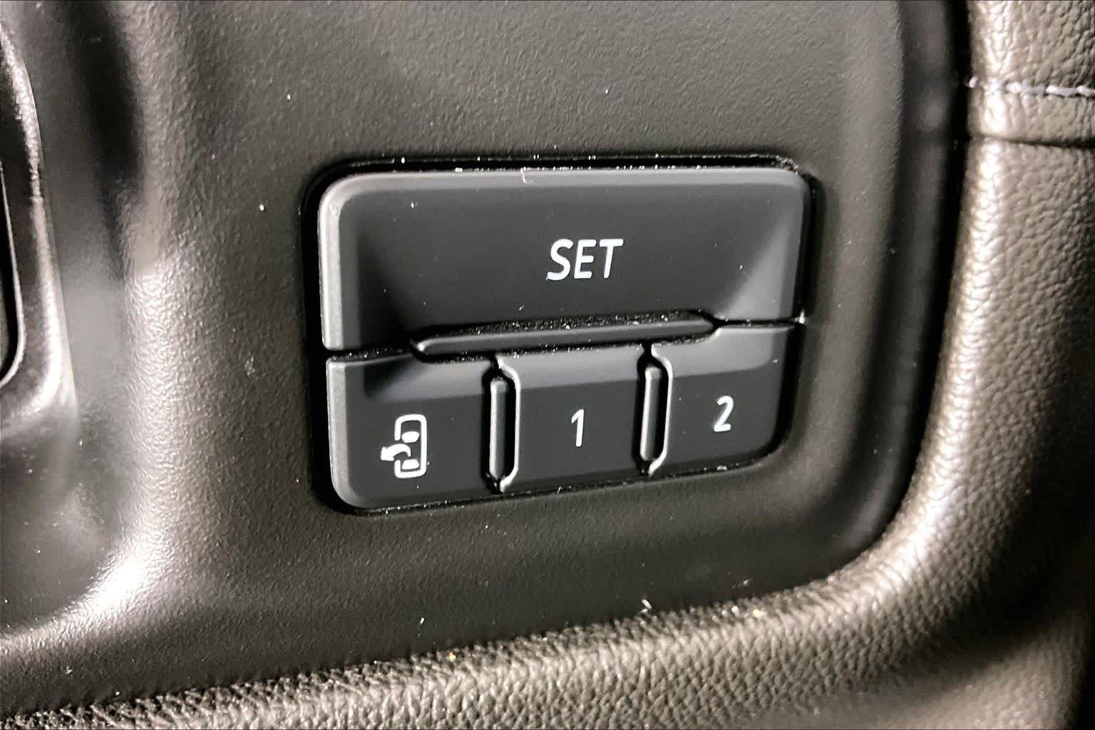 Used 2022 Onyx Black GMC SLT image 34