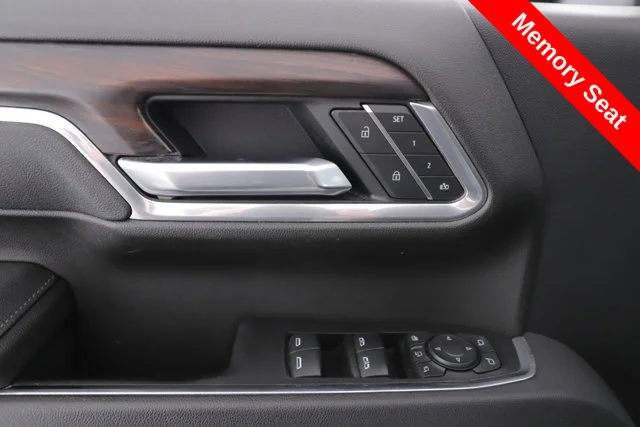 Used 2025 White GMC SLT image 22