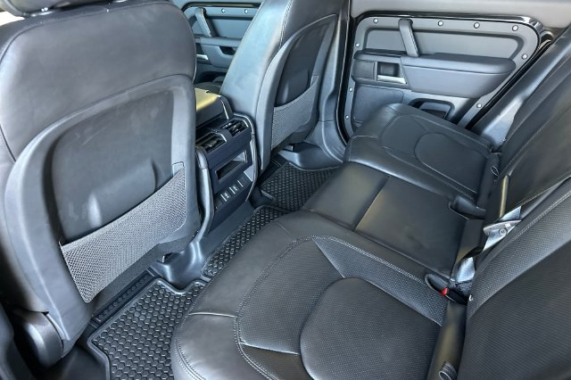 New 2026 Santorini Black Land Rover X-Dynamic SE image 11