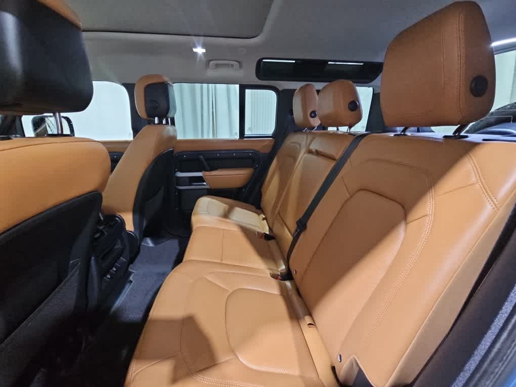 Used 2024 Blue Land Rover S image 12