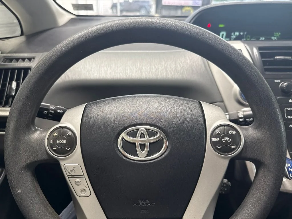 Used 2014 Gray Toyota Three image 15
