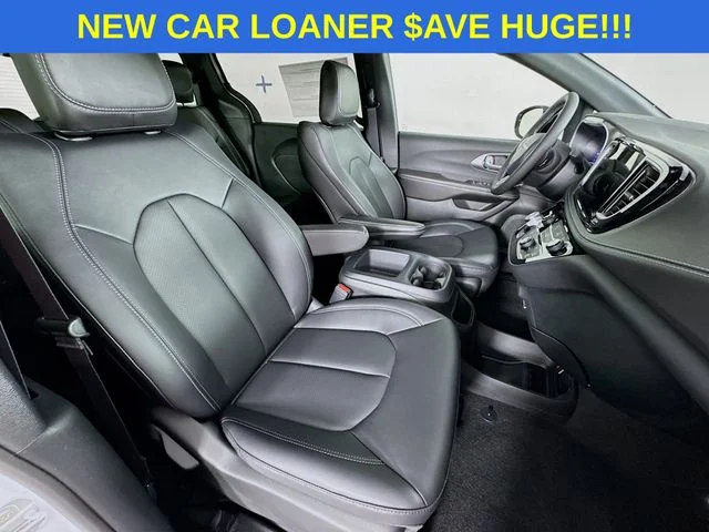 New 2026 Bright White Clear-Coat Exterior Paint Chrysler Select image 29
