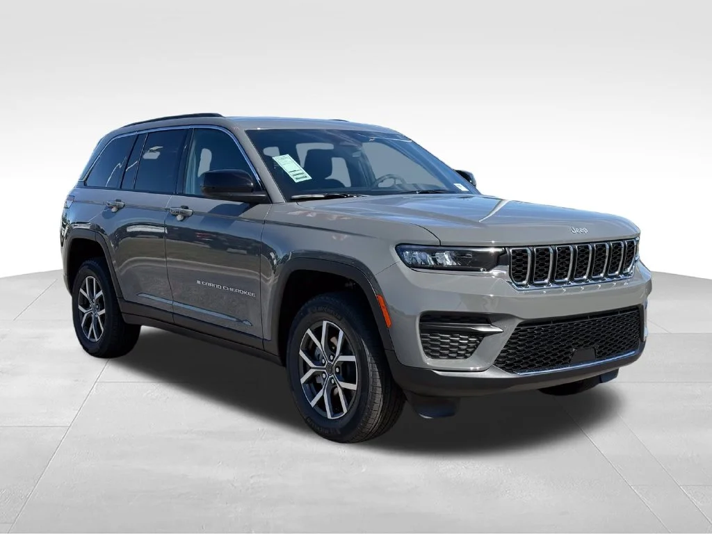 New 2027 Sting-Gray Clear-Coat Paint Jeep Laredo image 31
