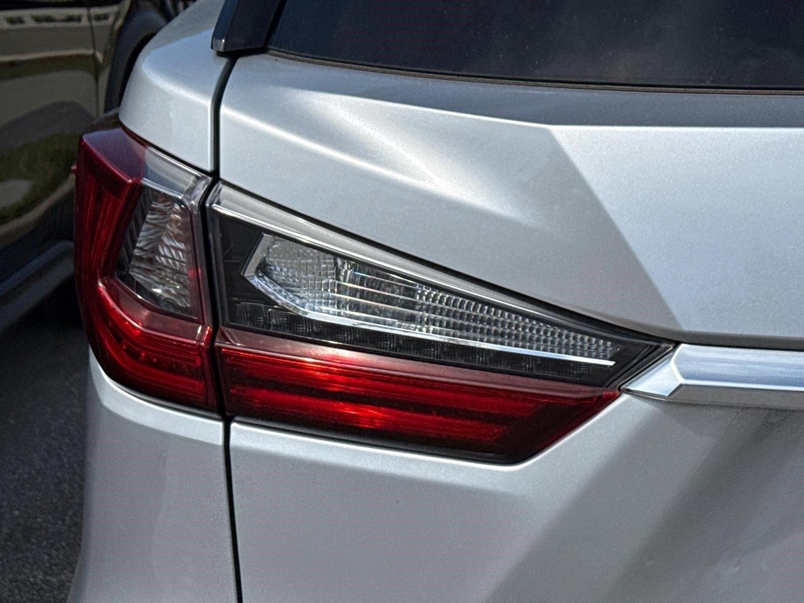 Used 2019 Silver Lining Metallic Lexus RX 350L Premium image 17