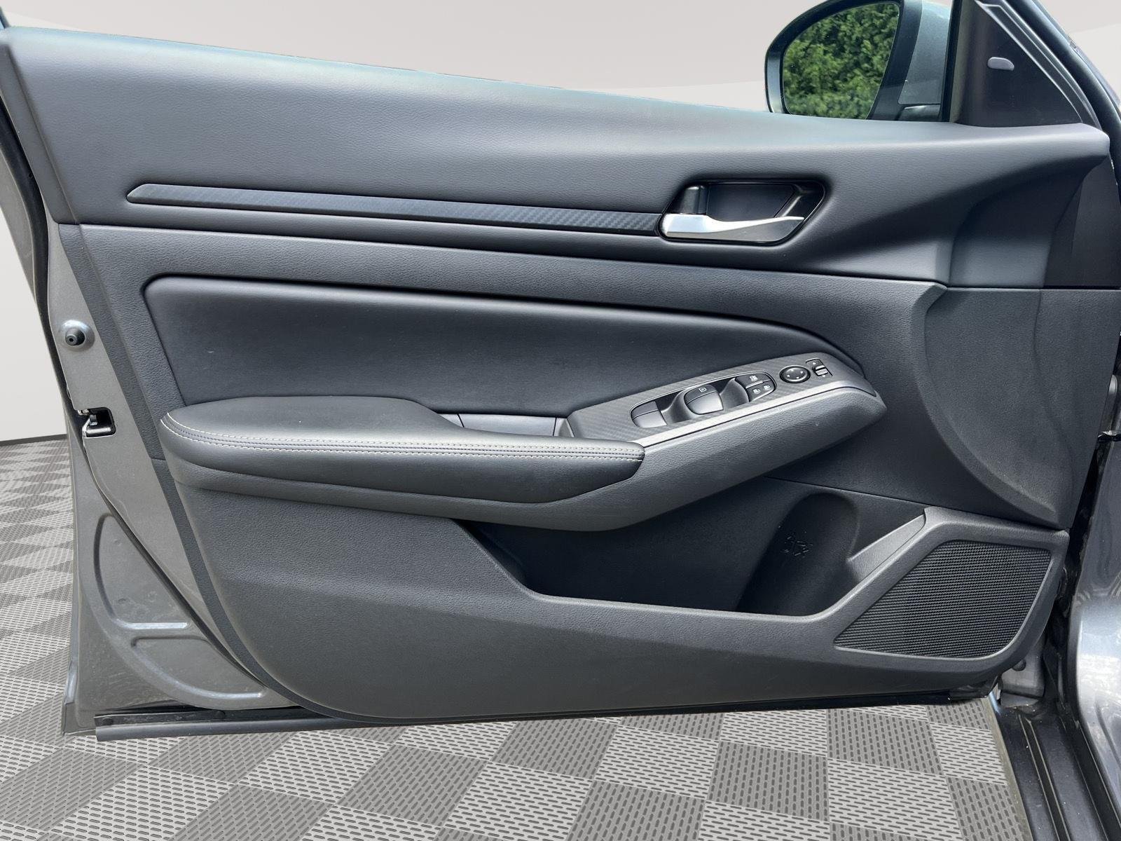 Used 2024 Gun Metallic Nissan 2.5 SV image 18
