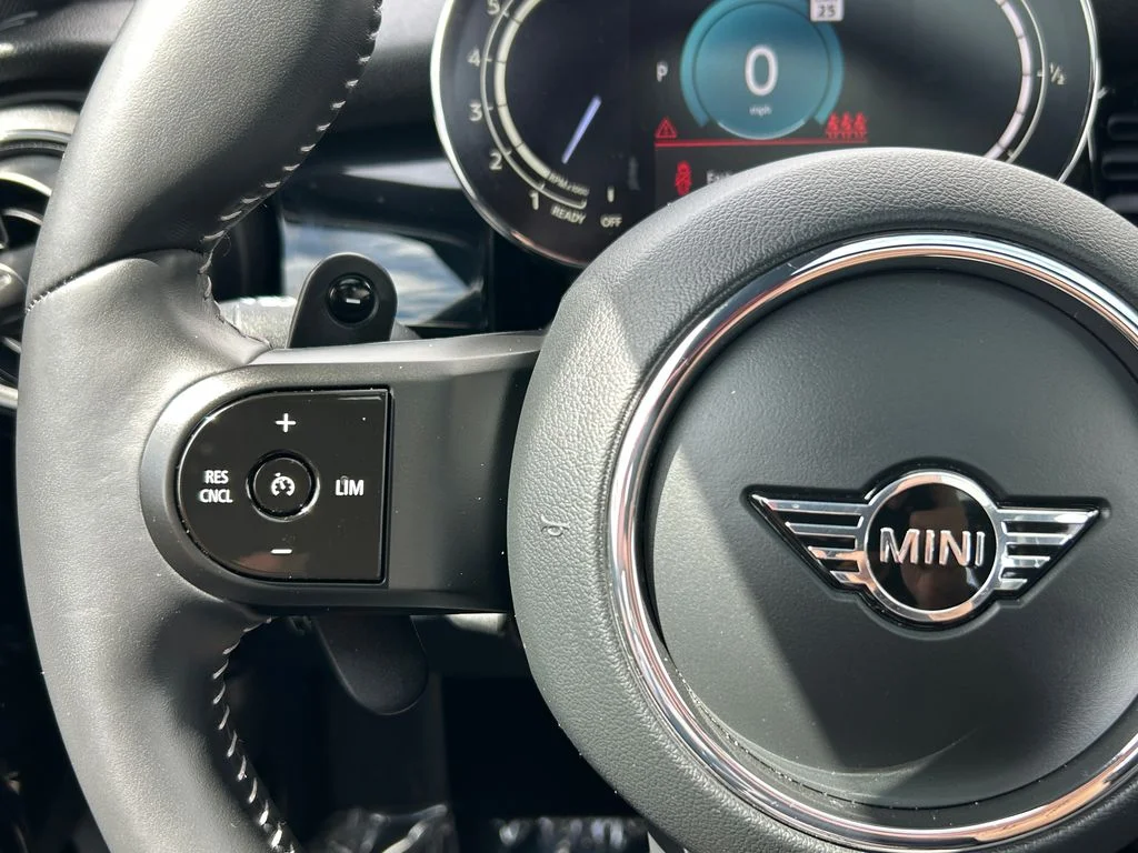 Used 2024 MINI Yours Enigmatic Black met MINI Iconic image 19