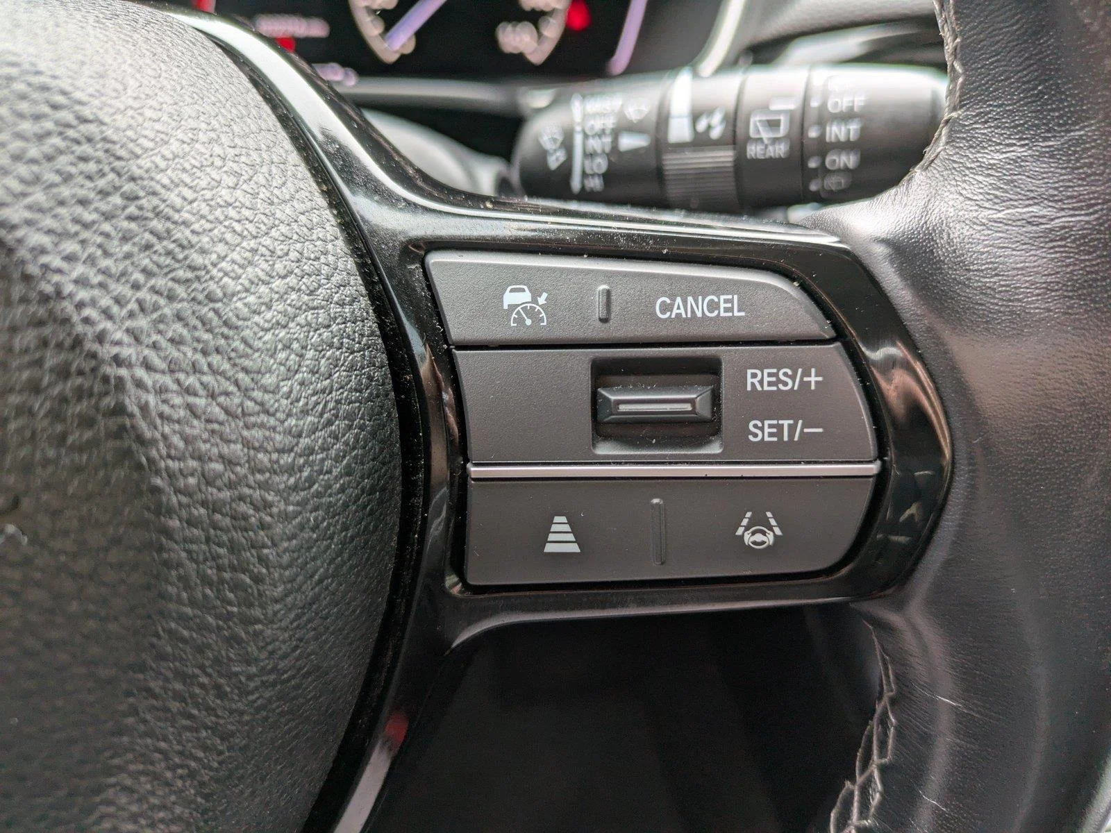 Used 2024 Meteorite Gray Metallic Honda EX-L image 25