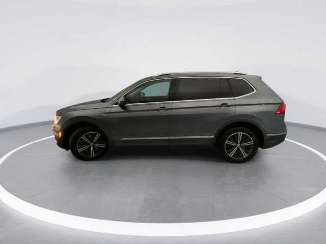 Used 2018 Gray Volkswagen 2.0T SEL image 3