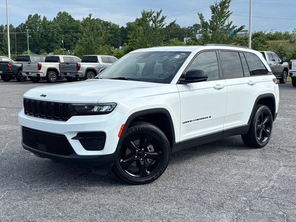Used 2023 White Jeep Altitude X image 2