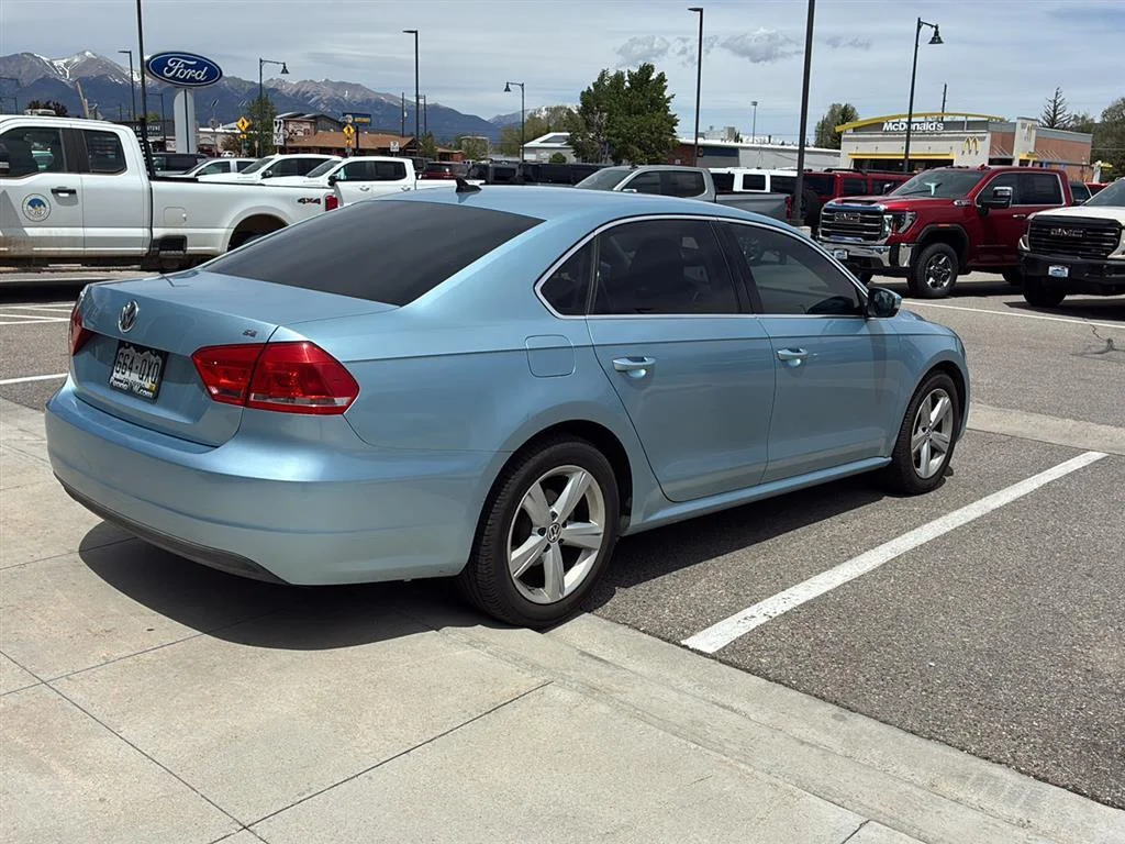 Used 2013 Glacier Blue Metallic Volkswagen SE image 3