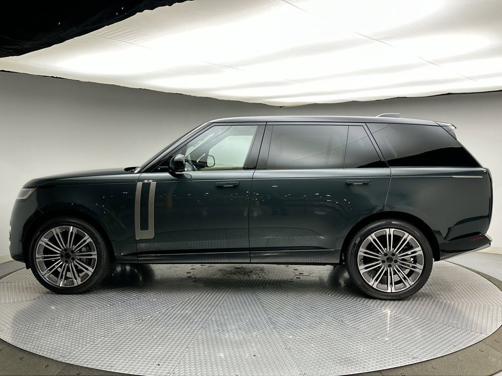 New 2026 Belgravia Green Metallic Land Rover SE image 2