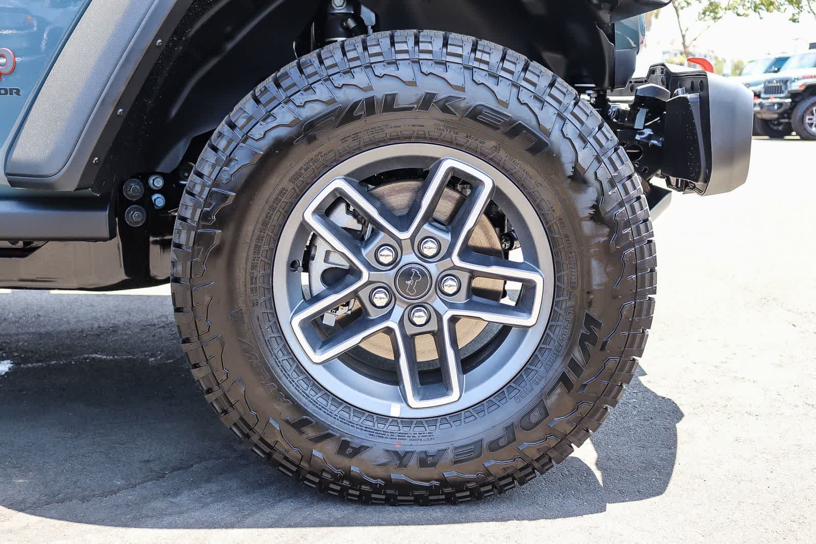 New 2026 Anvil Clear-Coat Exterior Paint Jeep Mojave image 10