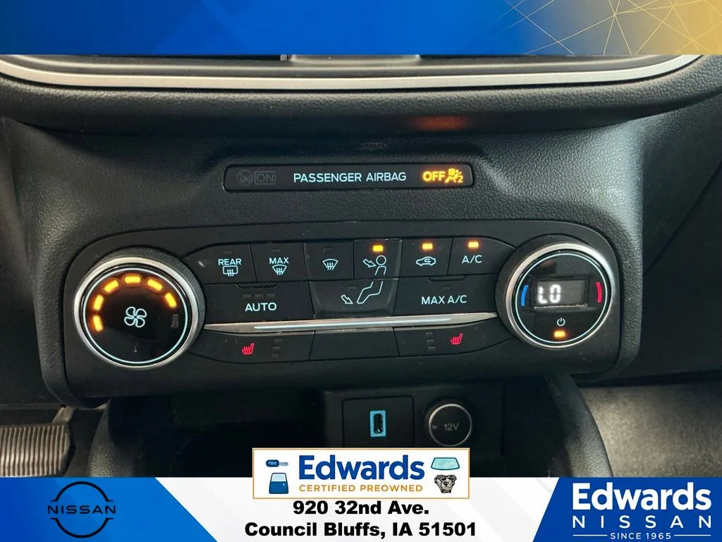 Used 2020 Gold Ford SE image 27