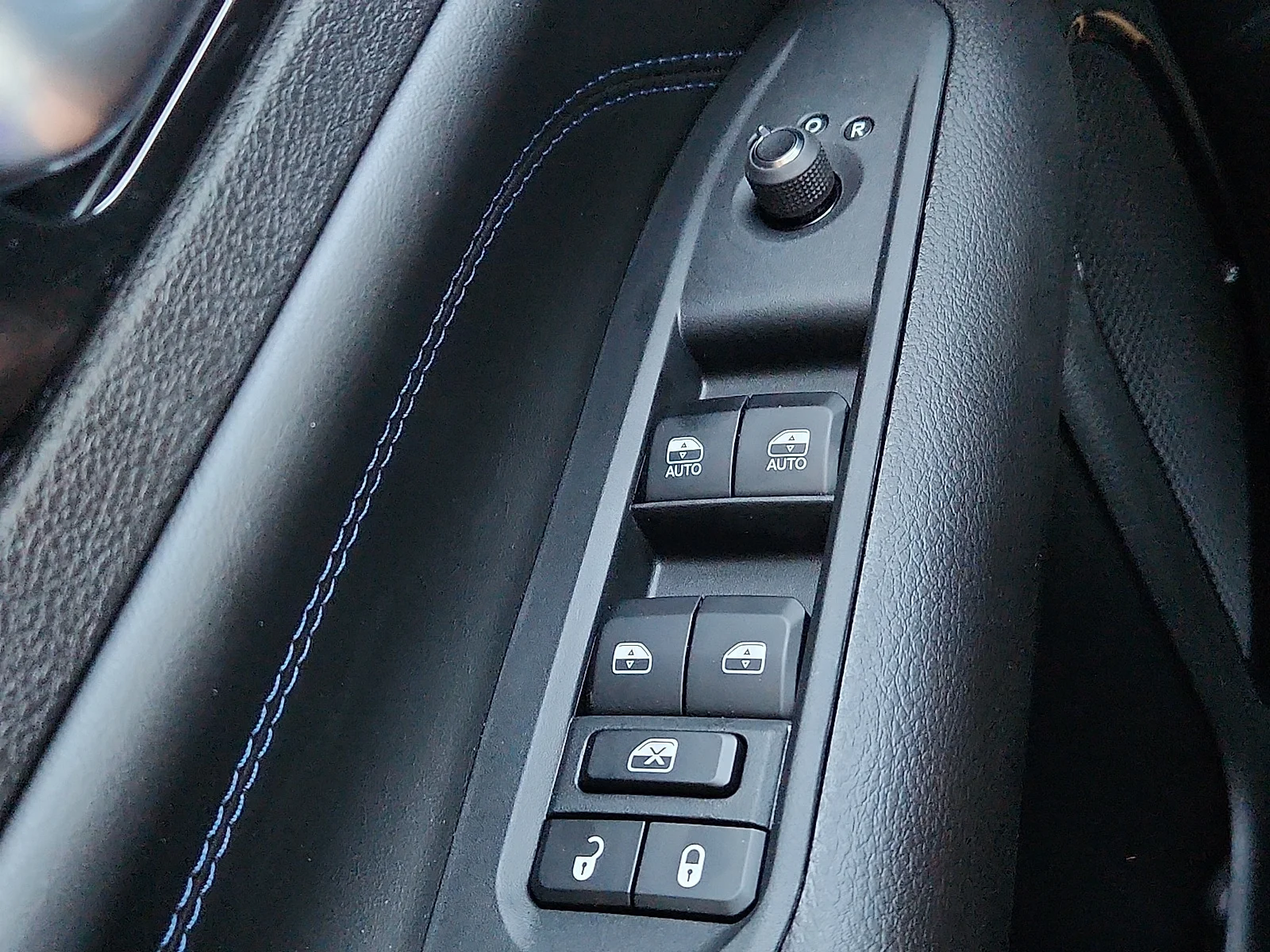 New 2026 PPS Fathom Blue Jeep LATITUDE 4X4 image 17