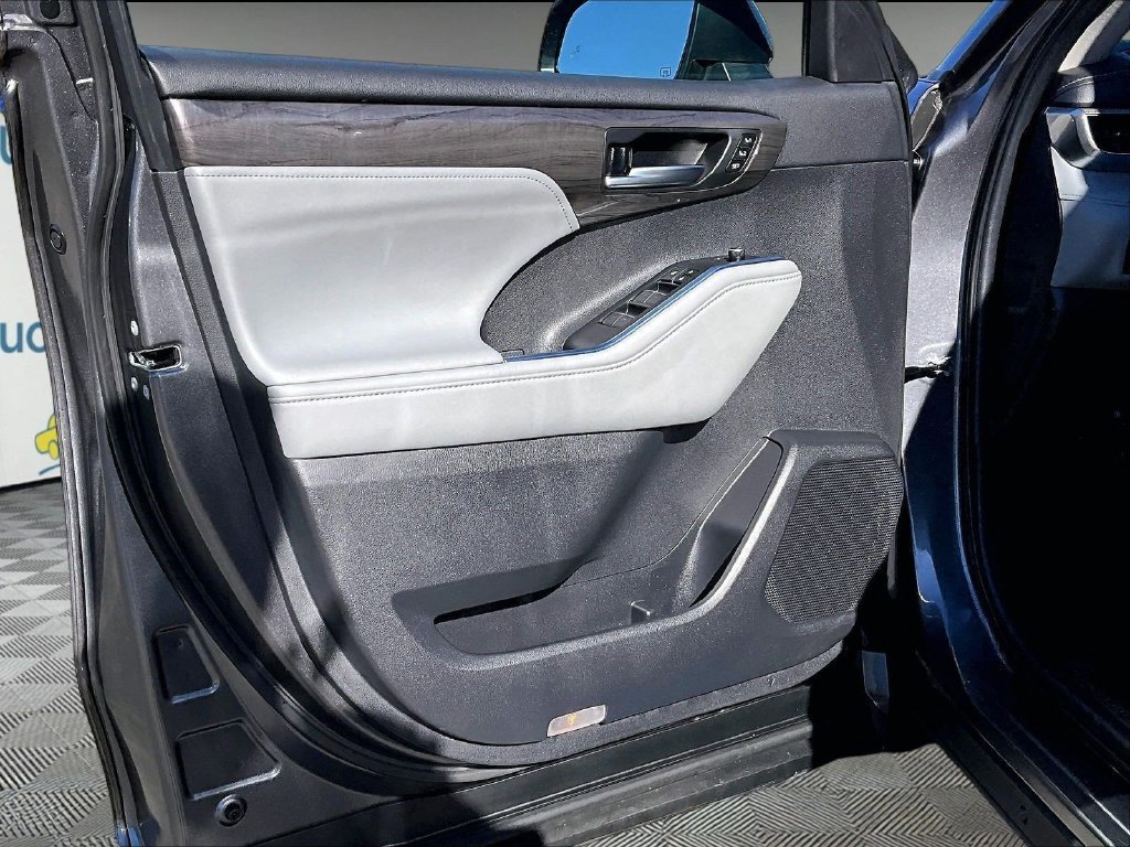 Used 2023 Gray Toyota Platinum image 9
