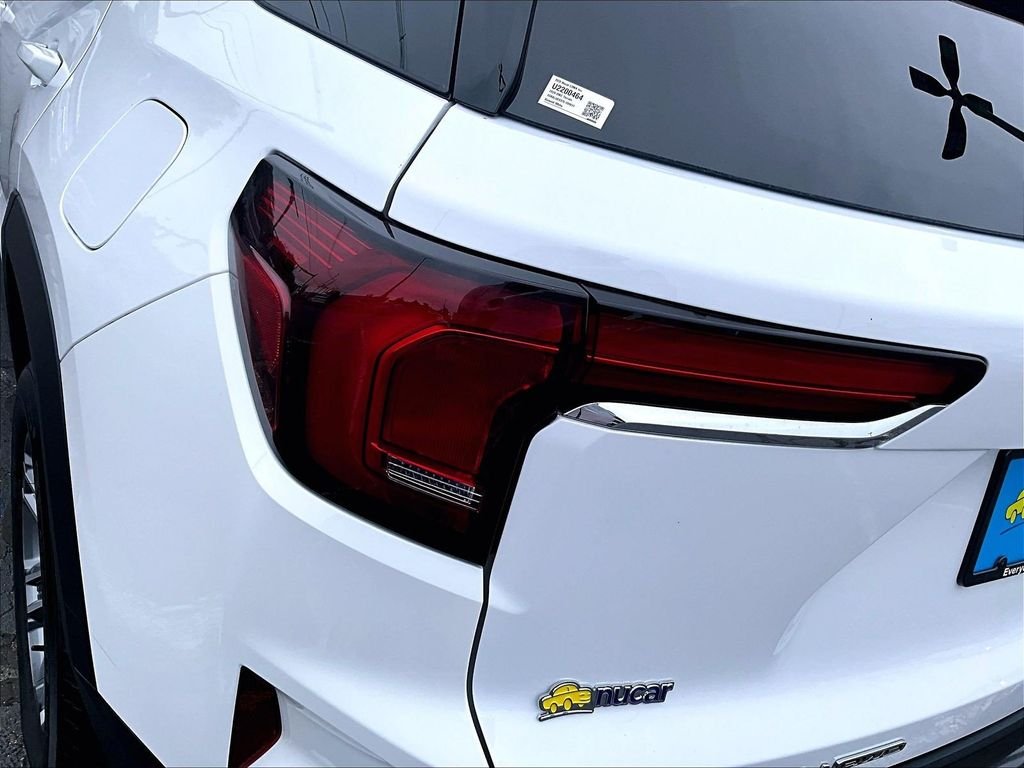 Used 2026 White GMC Elevation image 34