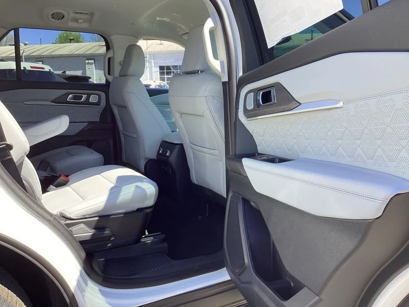 New 2026 White Ford Platinum image 32