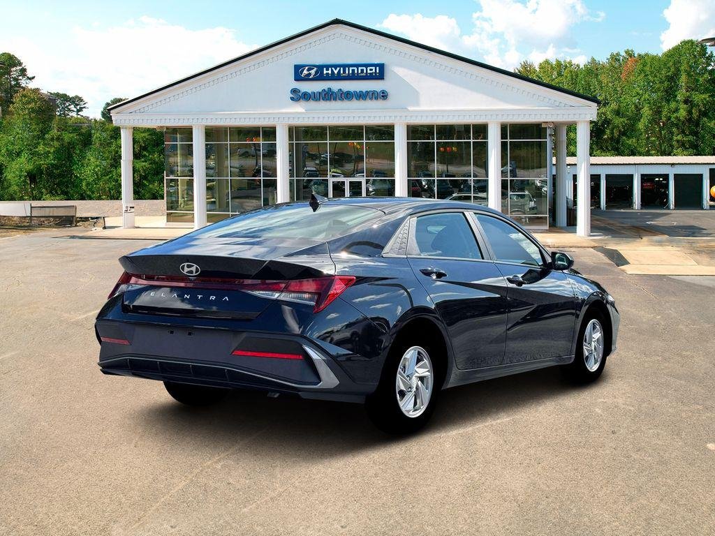 New 2026 Black Hyundai SE image 7